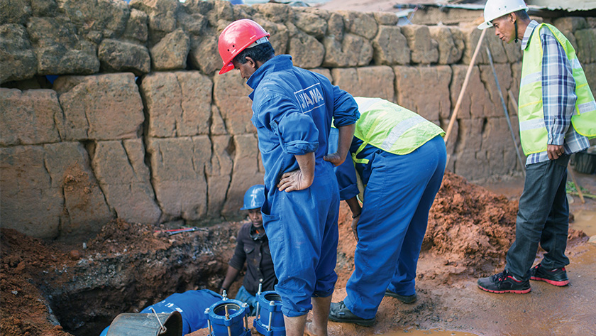 JIRAMA fixing leaking pipes in Madagascar | image | Tsilavo Rapiera