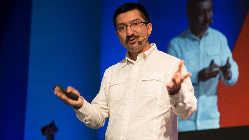 Juan Contreras, co-Founder of Rooget, presenting at a conference